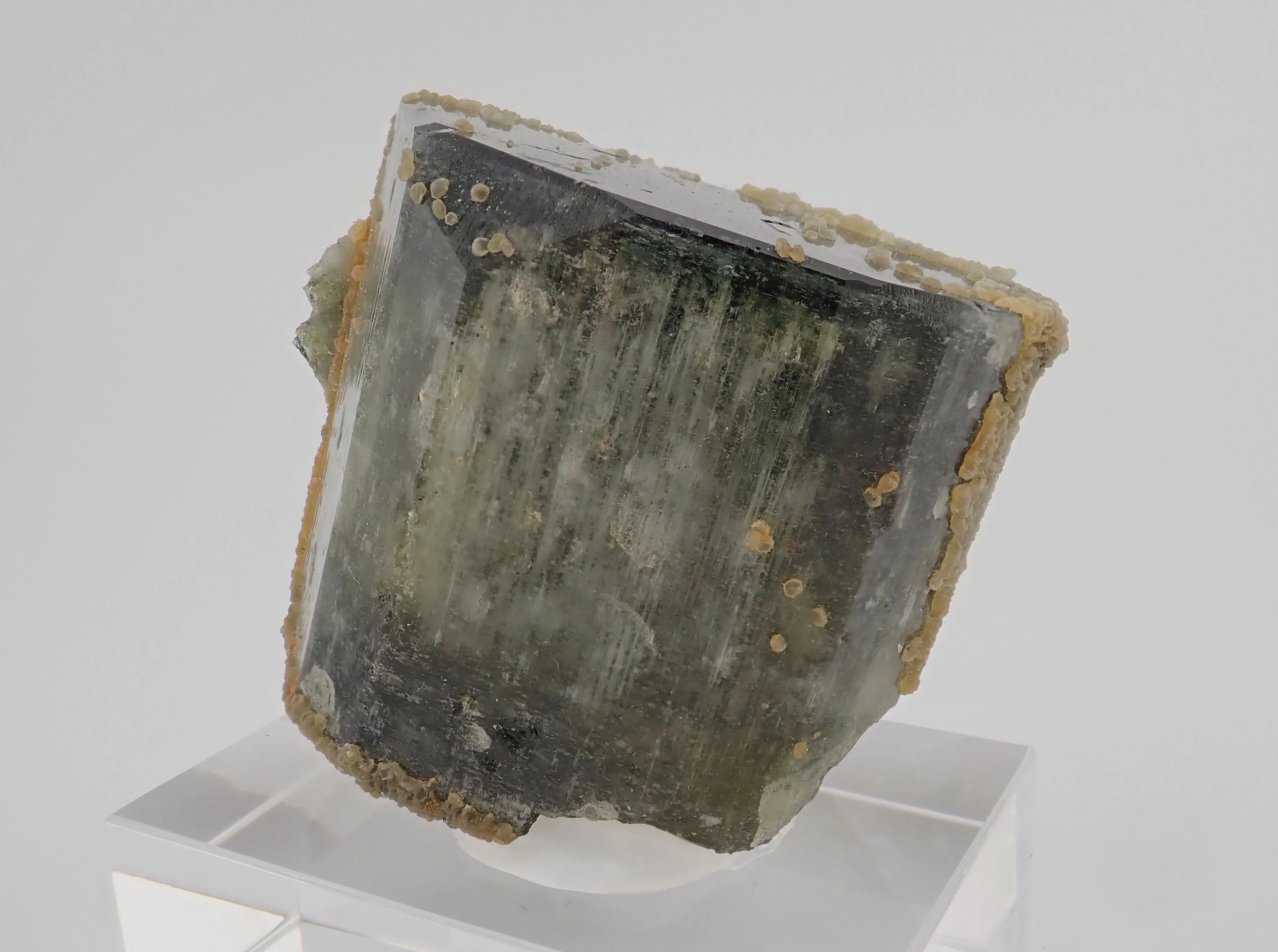 Fluorapatite, with Siderite - image 3