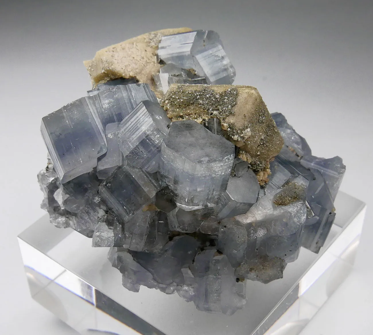 Fluorapatite with Siderite - image 2