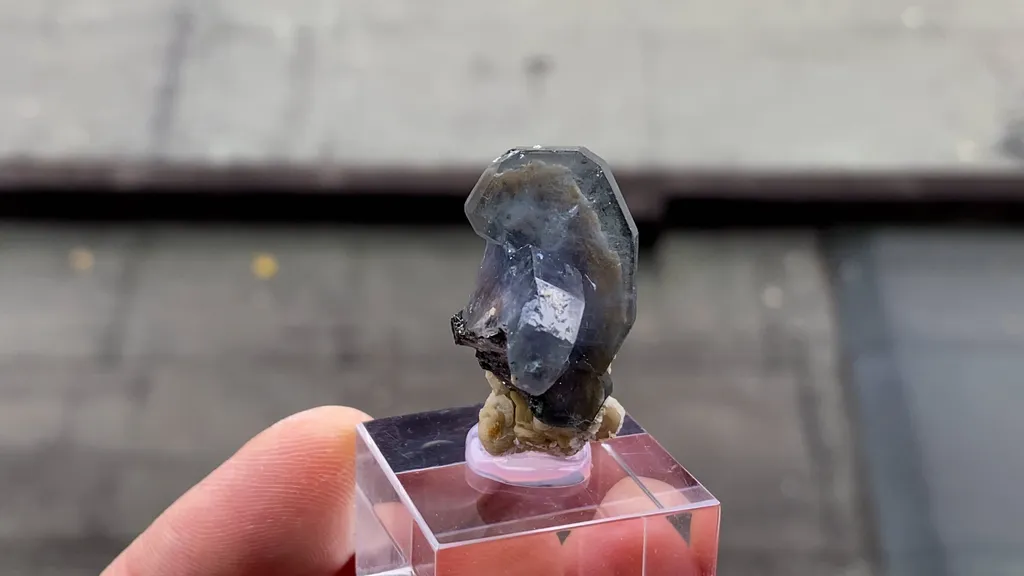 Fluorapatite with Siderite - image 5