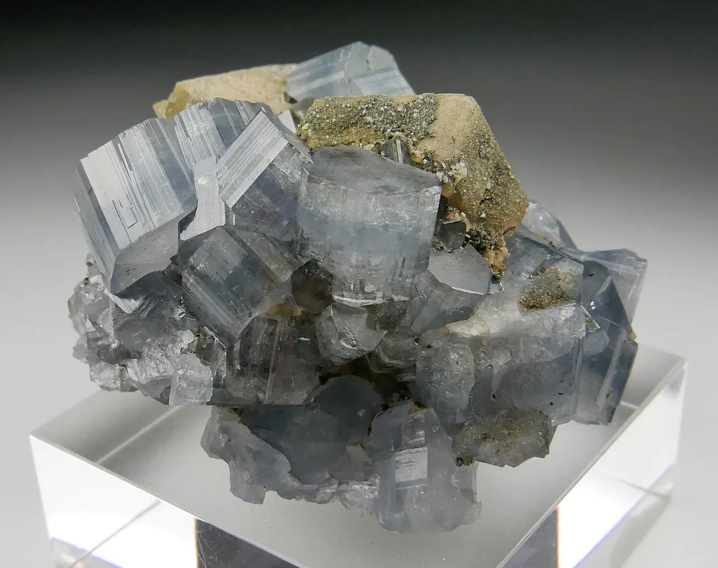 Fluorapatite with Siderite image