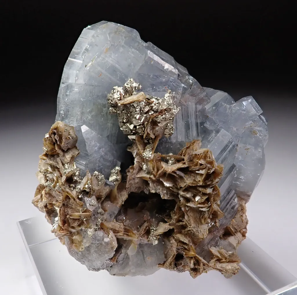 Fluorapatite with Siderite image