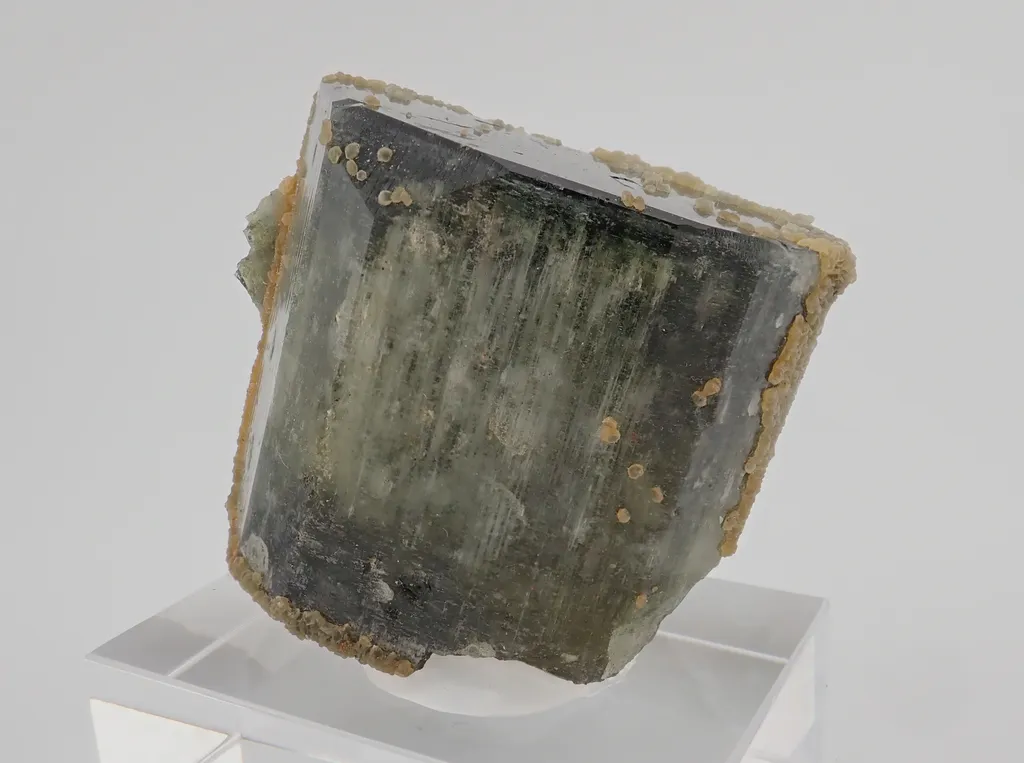 Fluorapatite, with Siderite - image 3