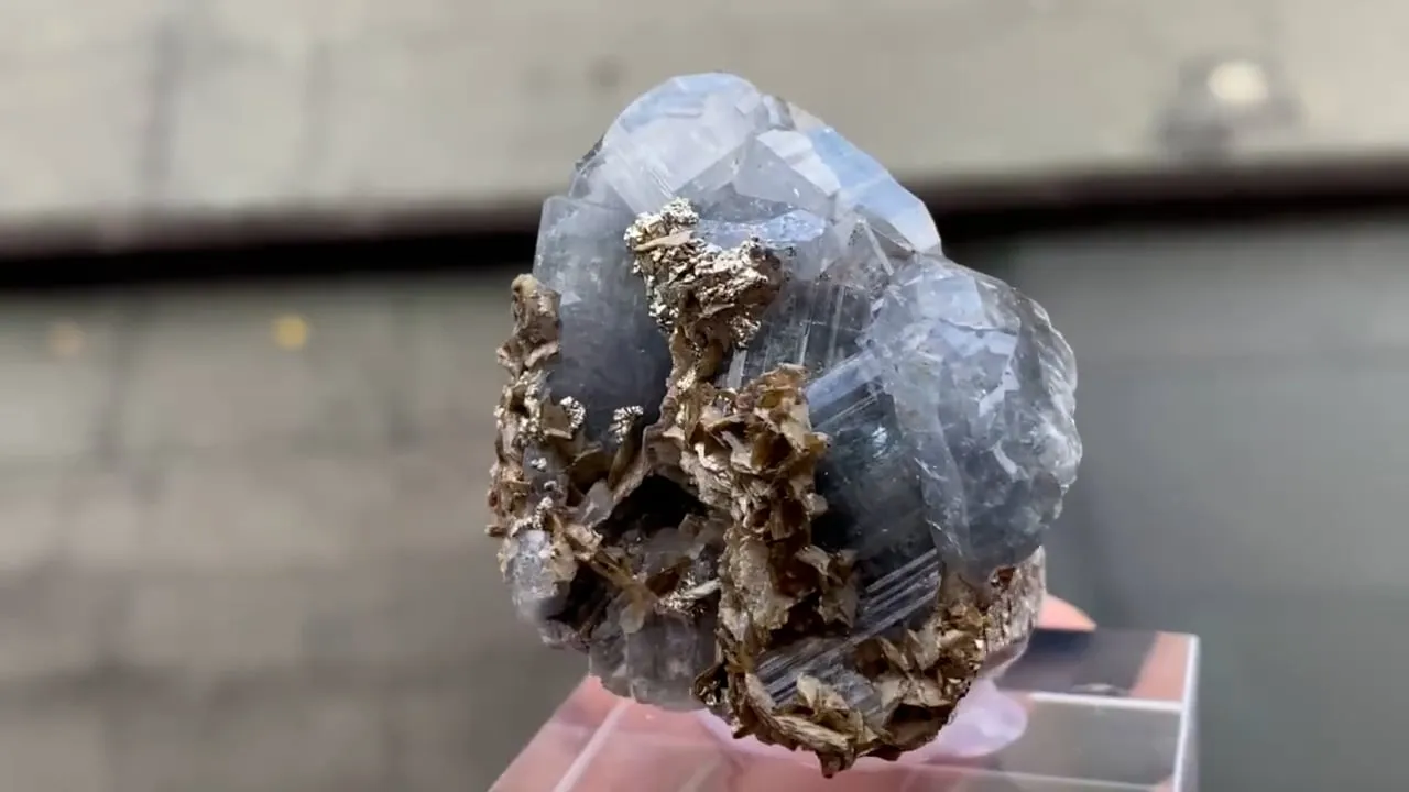 Fluorapatite with Siderite - image 5