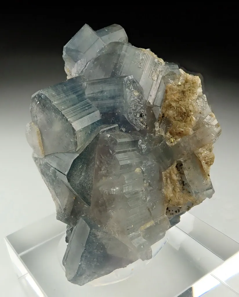 Fluorapatite with Siderite - image 3