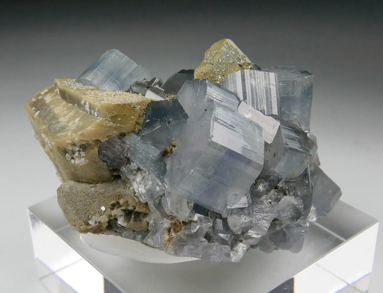 Fluorapatite with Siderite - image 5