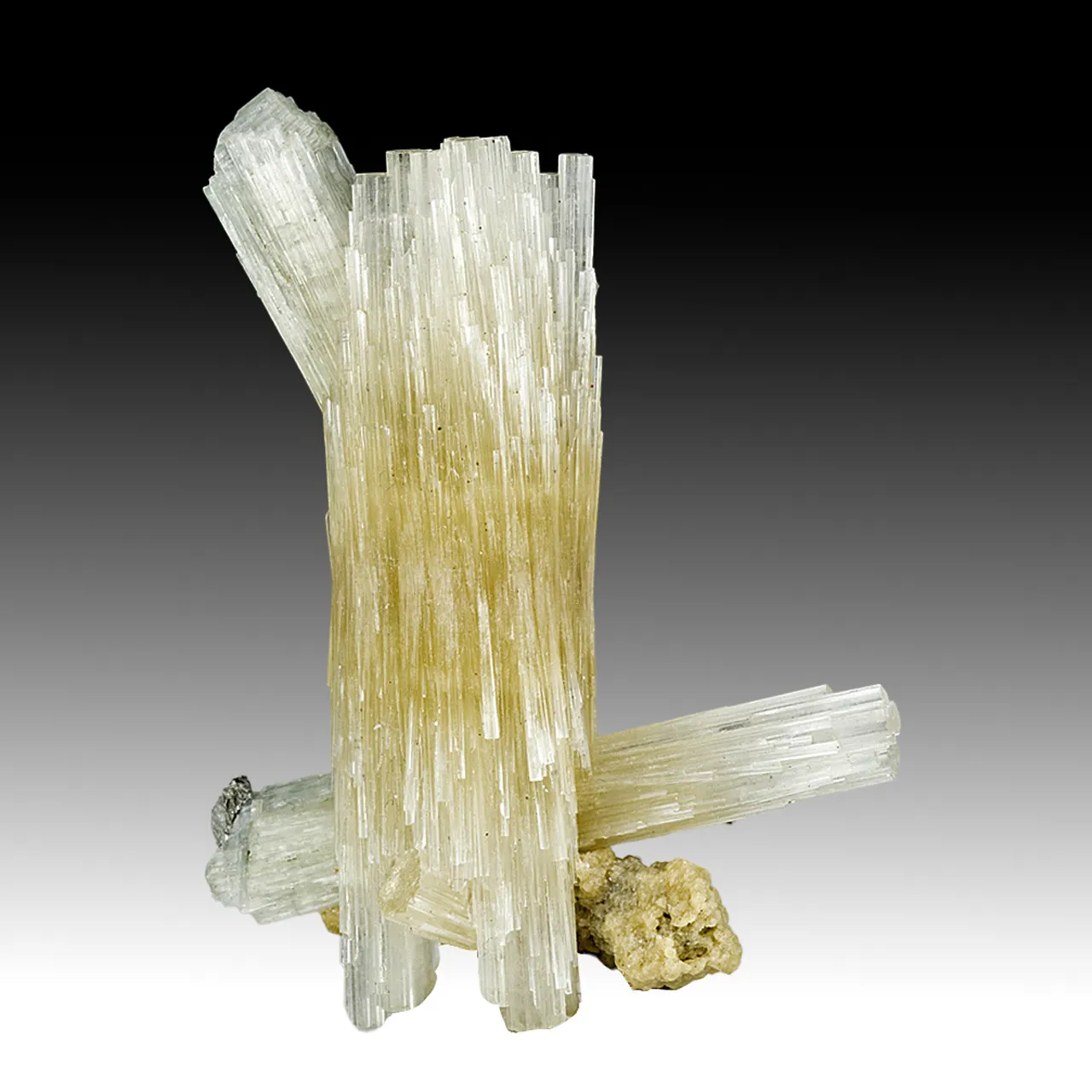 Fluorapatite with Siderite - image 1