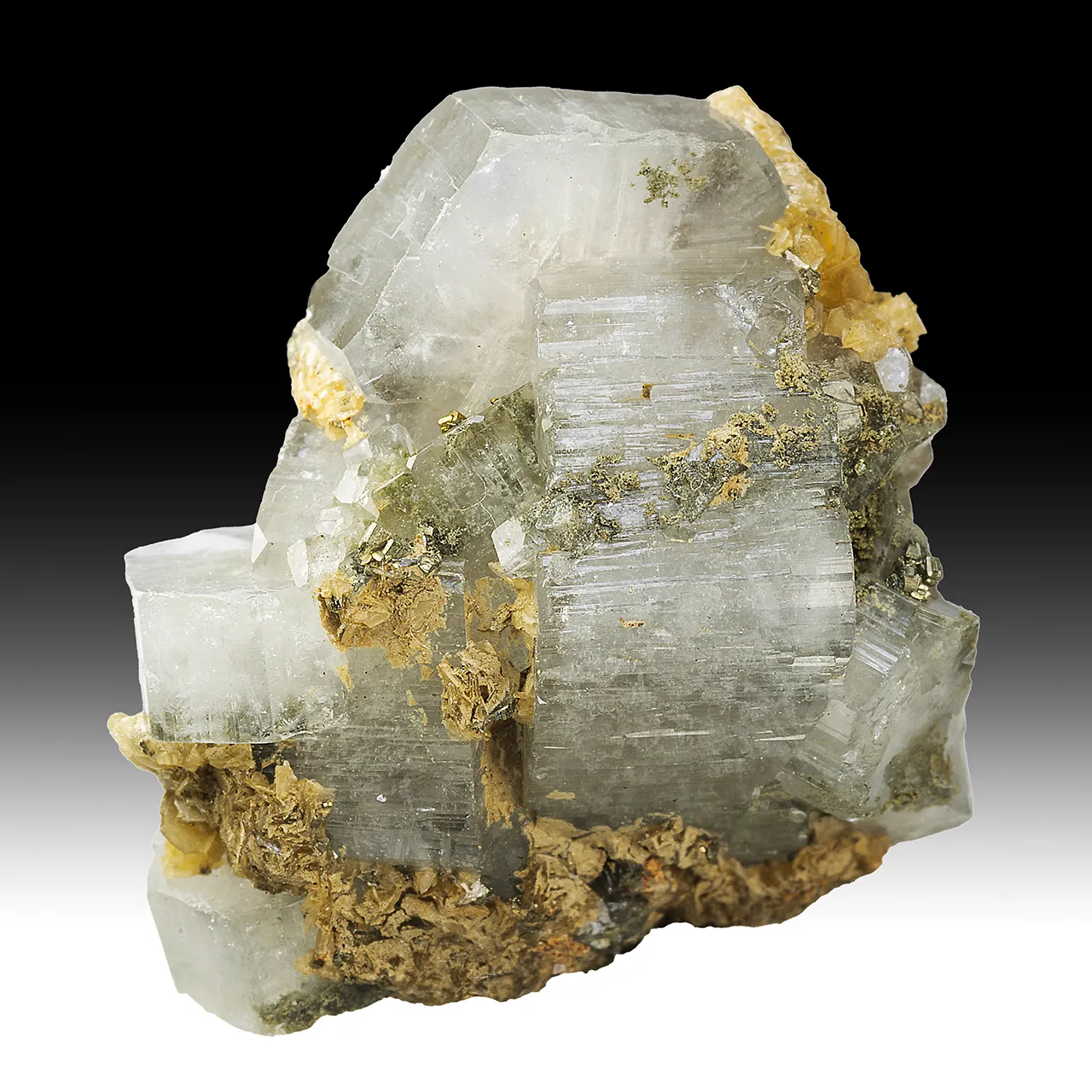 Fluorapatite with Siderite - image 1