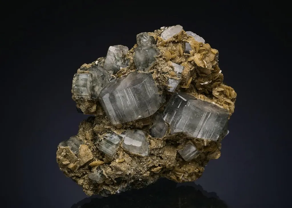 Fluorapatite with Siderite Muscovite, Arsenopyrite and Quartz image