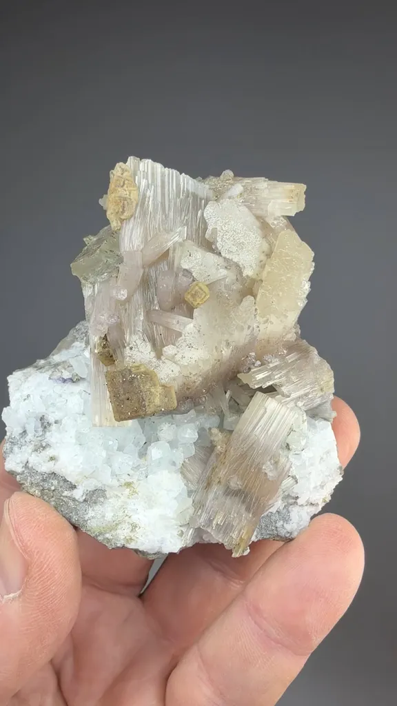 Fluorapatite with Topaz, Fluorite - image 2