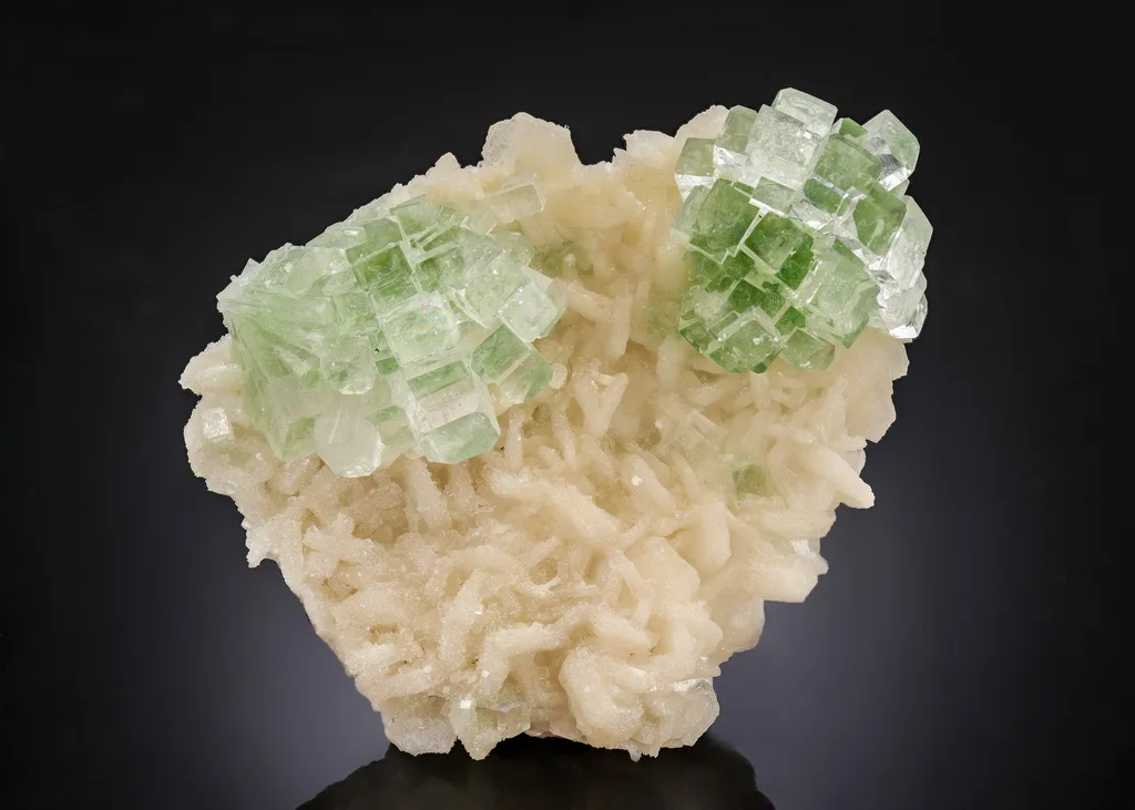 Fluorapophyllite-(K) image