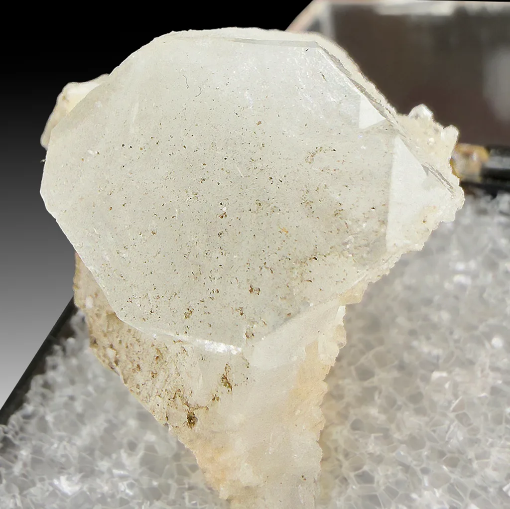 Fluorapophyllite-(K) - image 1