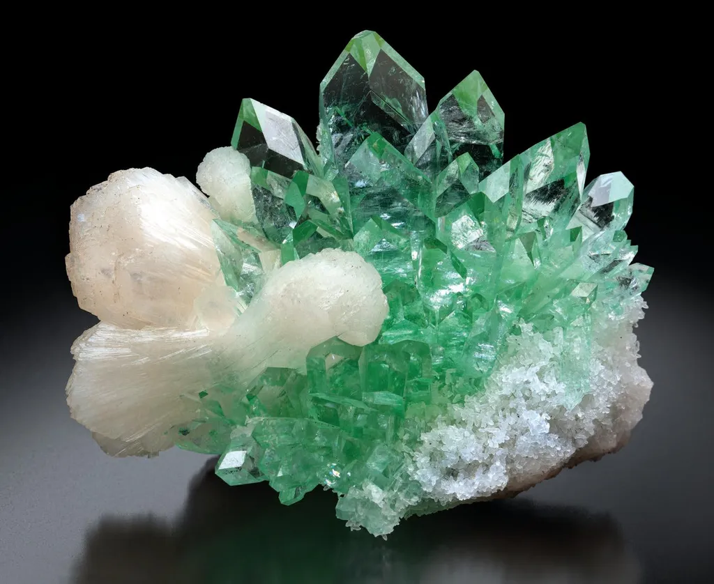 Fluorapophyllite-(K), Stilbite image