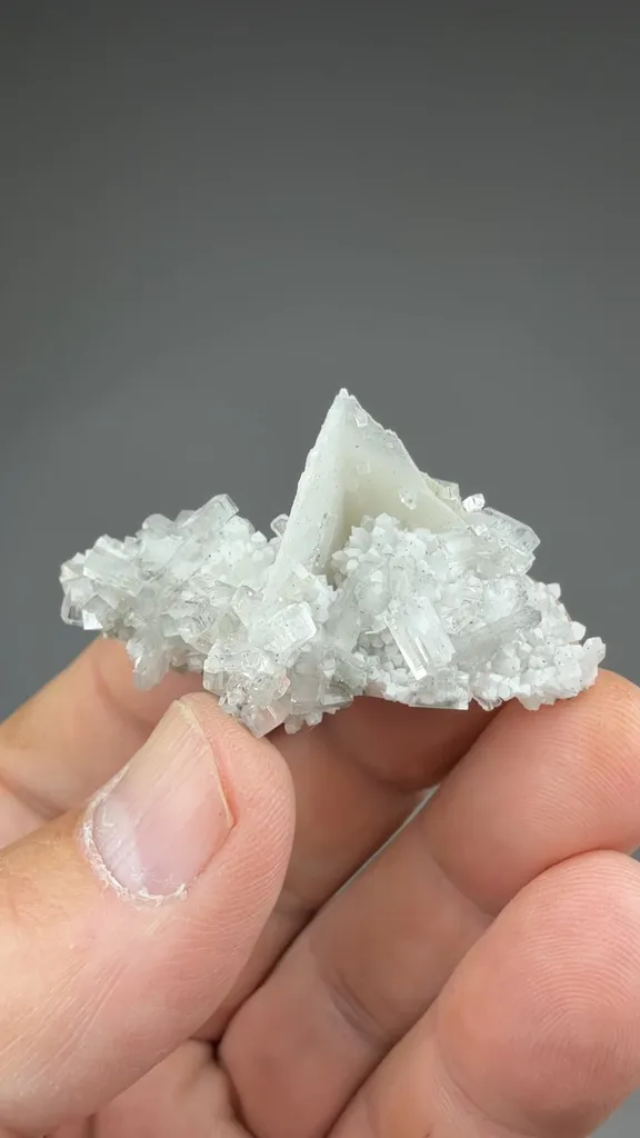 Fluorapophyllite-K with Calcite - image 2