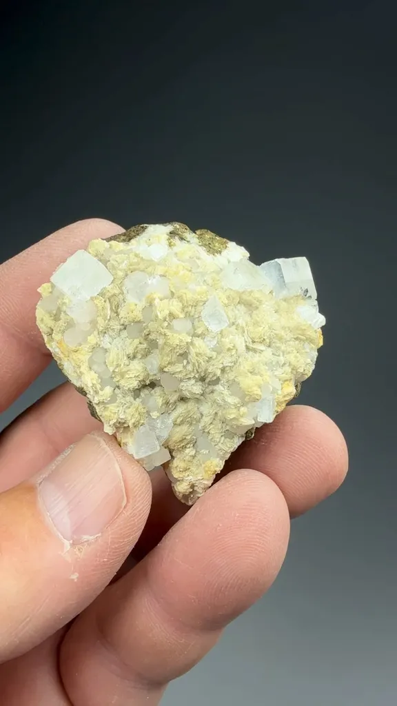 Fluorapophyllite-K with Cowlesite, Thomsonite - image 2