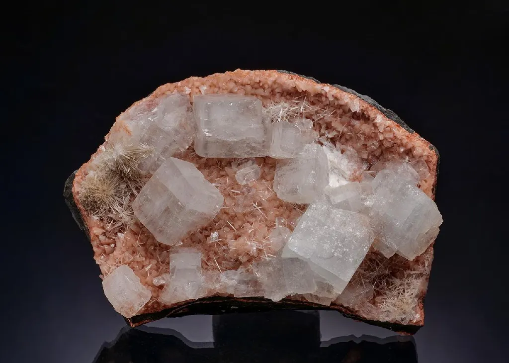 FLUORAPOPHYLLITE-(K) with NATROLITE on HEULANDITE image