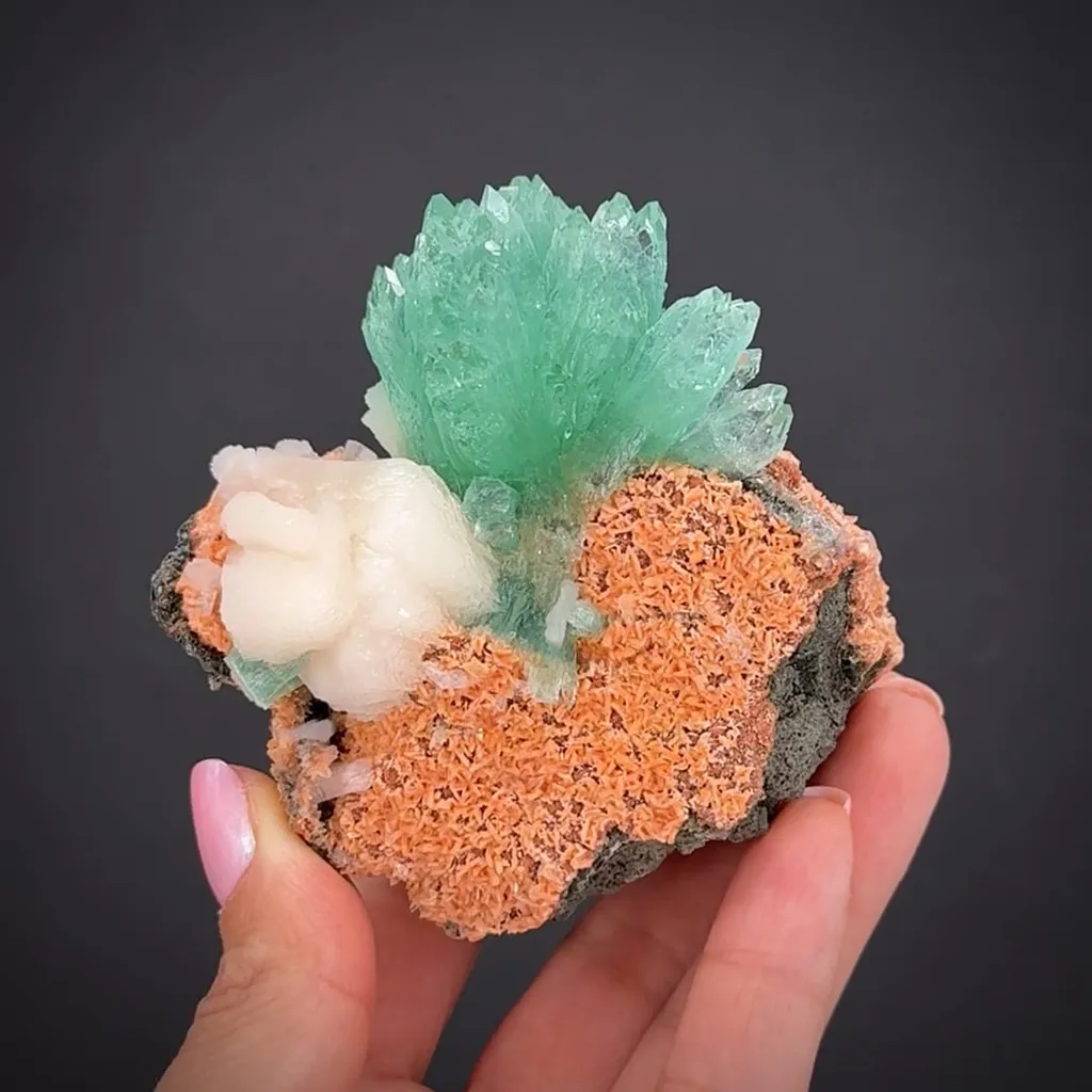 Fluorapophyllite-(K) with Stilbite
