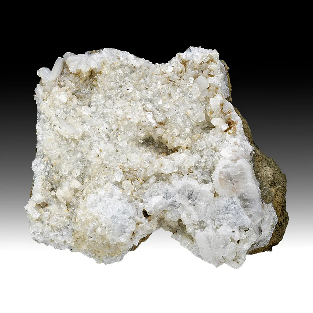 Fluorapophyllite-K with Stilbite image