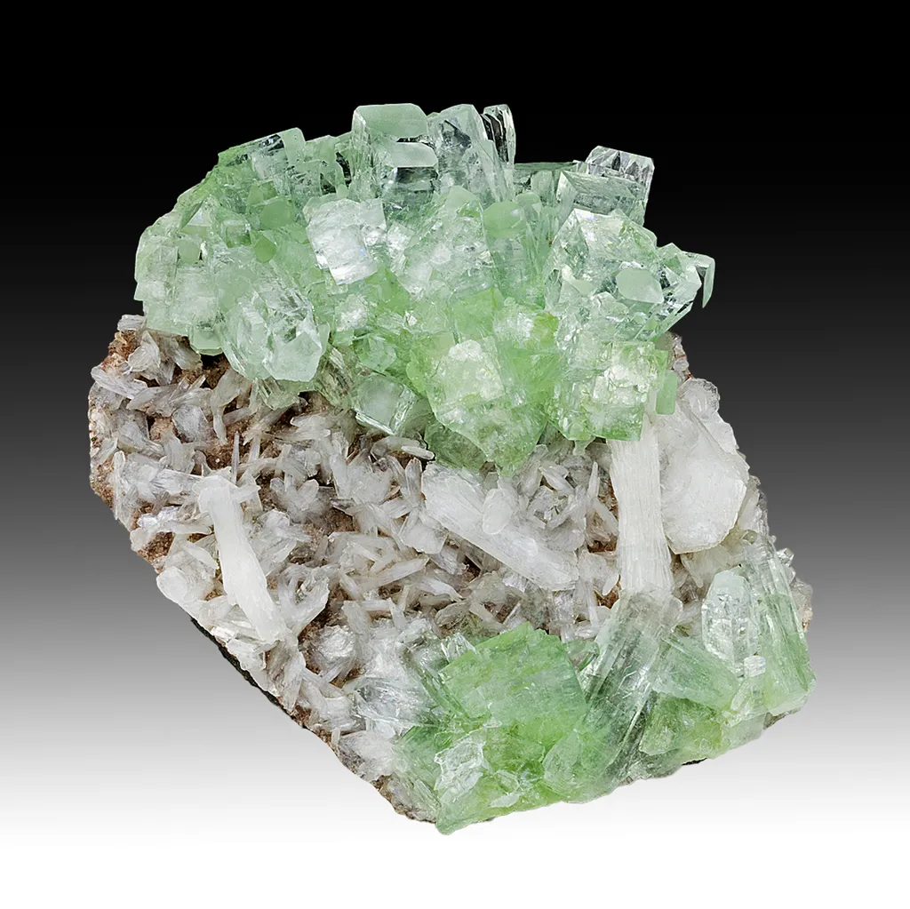 Fluorapophyllite-K with Stilbite image