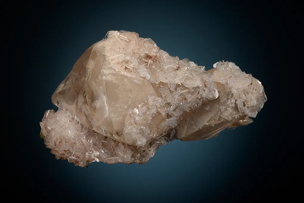 FLUORAPOPHYLLITE on Calcite - image 4