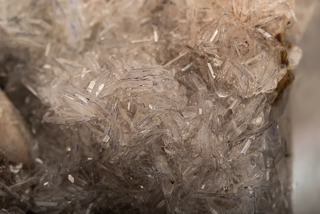 FLUORAPOPHYLLITE on Calcite - image 3