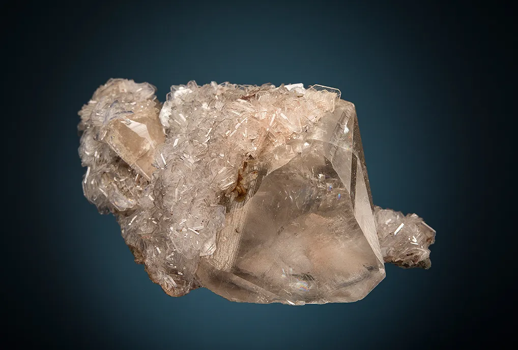 FLUORAPOPHYLLITE on Calcite image