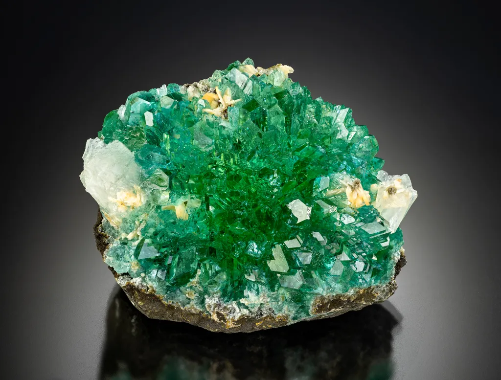 Fluorapophyllite on Stilbite image