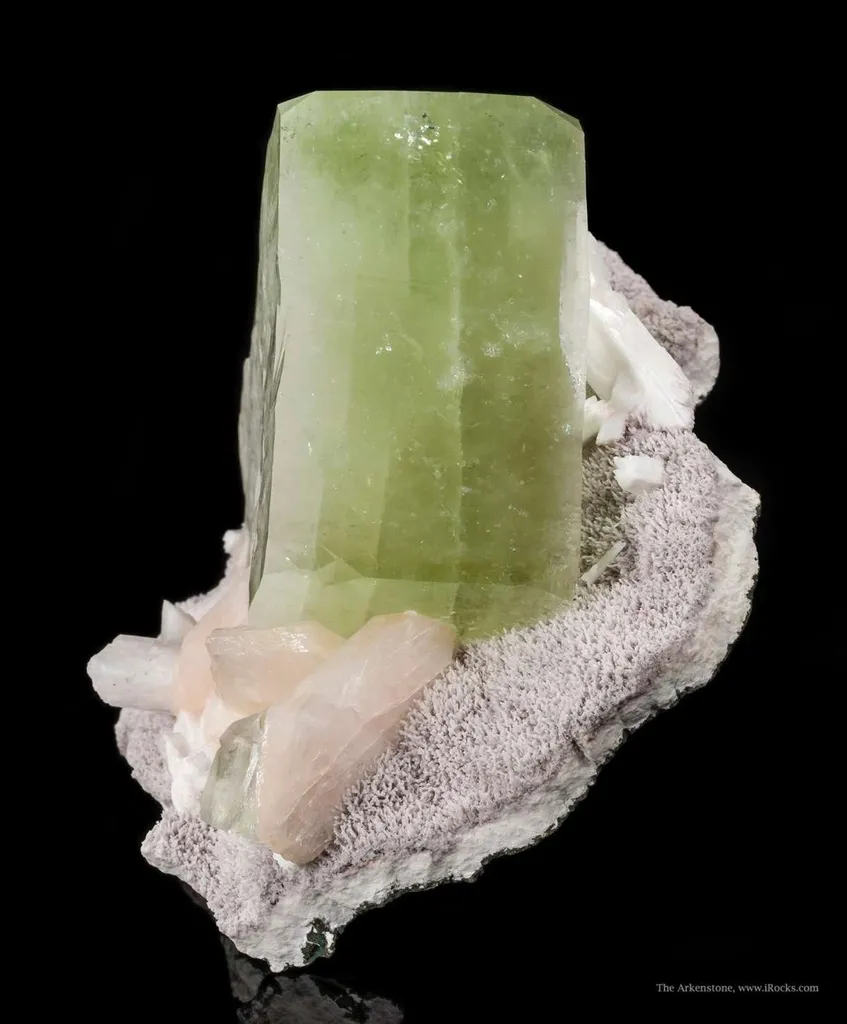 Fluorapophyllite With Stilbite image