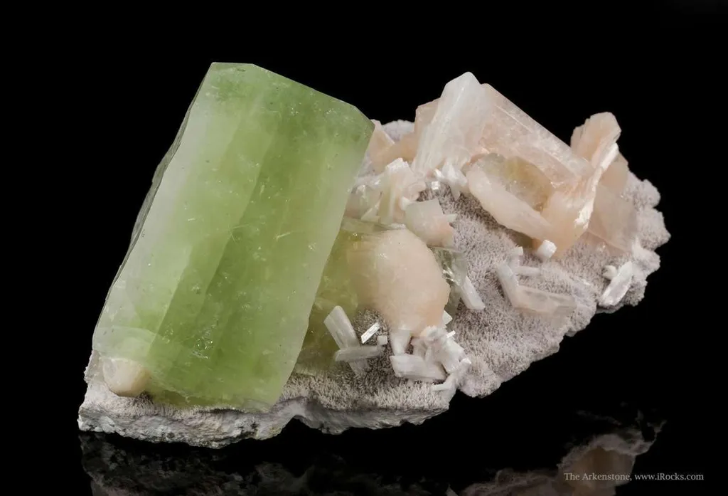Fluorapophyllite With Stilbite image
