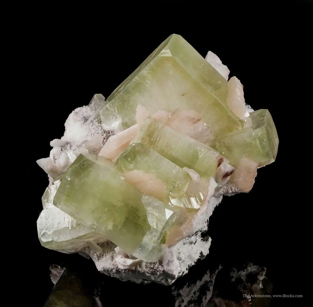 Fluorapophyllite With Stilbite image