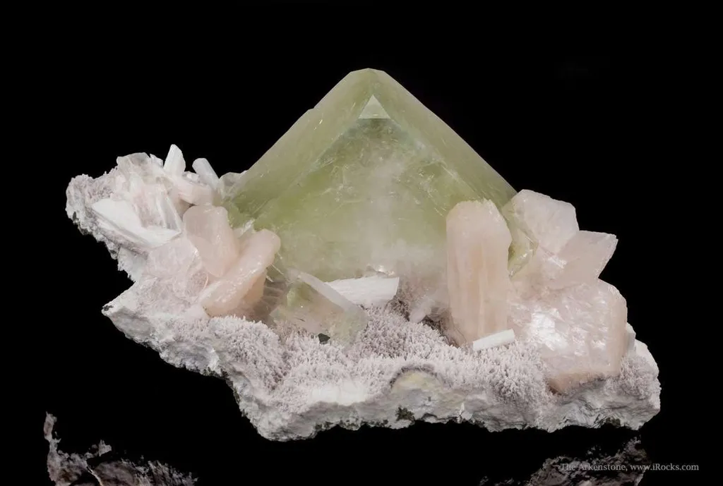 Fluorapophyllite With Stilbite image