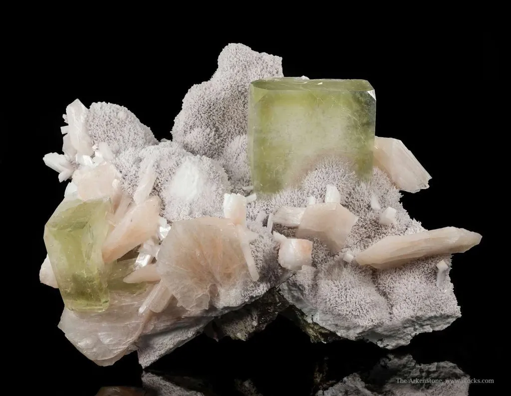 Fluorapophyllite With Stilbite image
