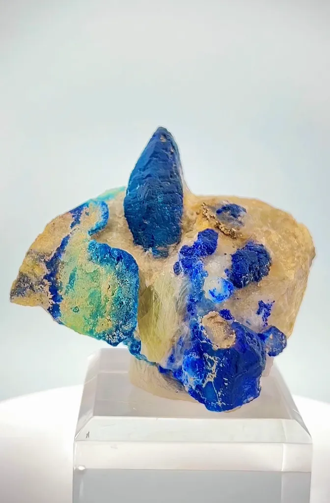 Fluorescent Afghanite specimen from Afghanistan, Badakhshan image