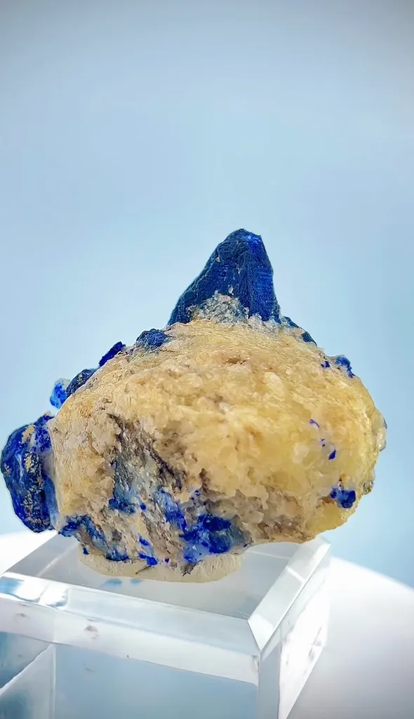 Fluorescent Afghanite specimen from Afghanistan, Badakhshan - image 6