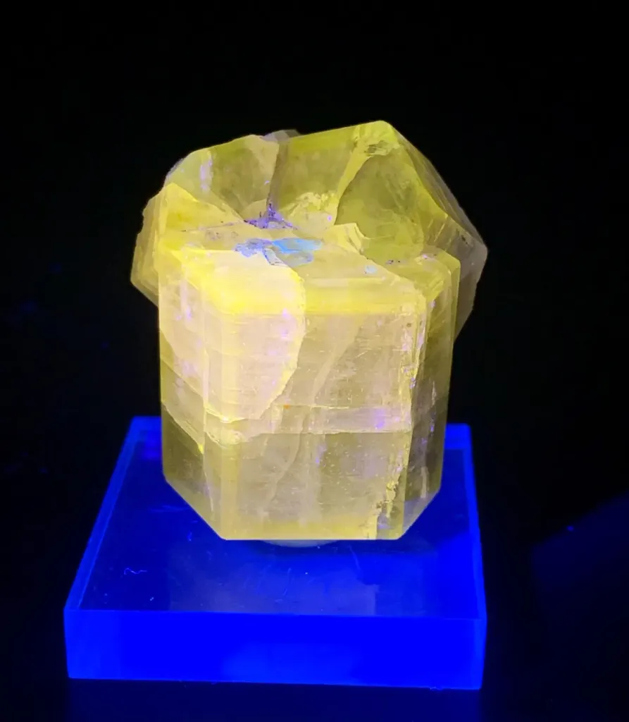Fluorescent Fluorapatite from Pakistan - image 2