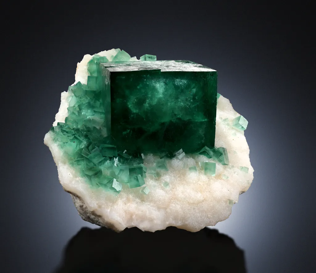 Fluorit from Madagaskar, Amoron'i Mania, Bezirk Ambatofinandrahana, Mandrosonoro image