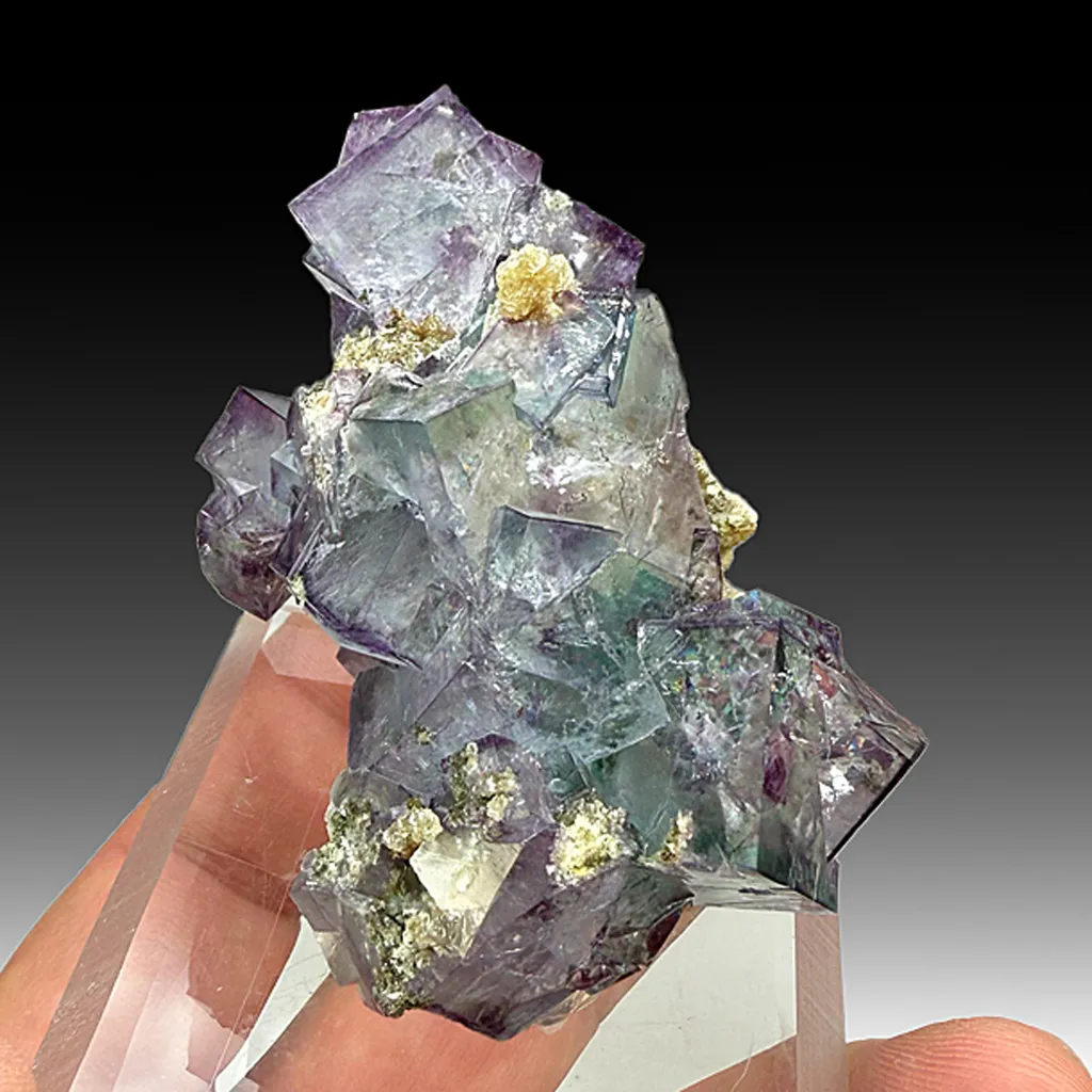 Fluorite (1115) image