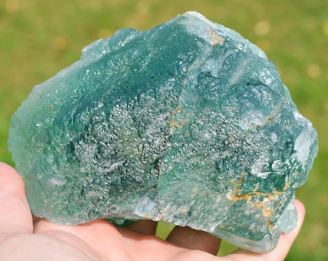 Fluorite 1671 grams - Huanzala Mine, Huallanca, Huallanca District, Bolognesi Province, Áncash, Peru - image 4