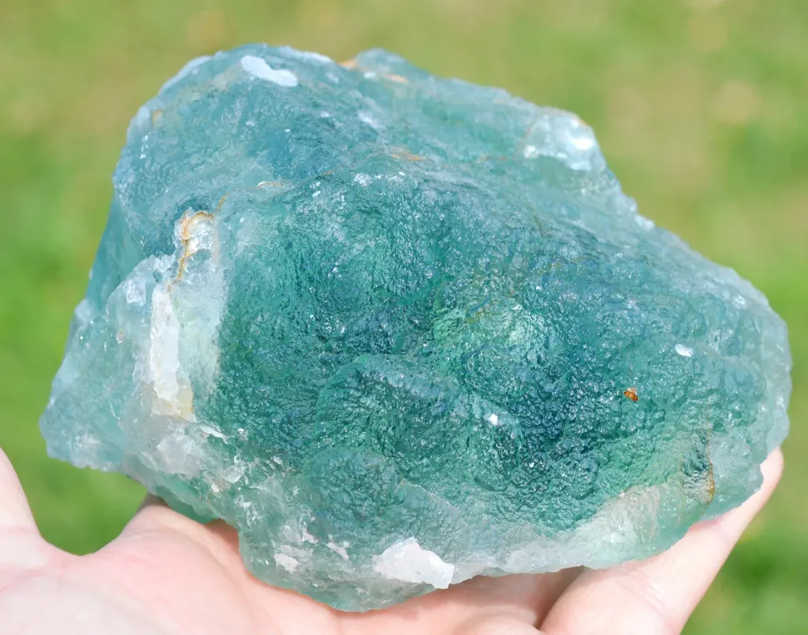 Fluorite 1671 grams - Huanzala Mine, Huallanca, Huallanca District, Bolognesi Province, Áncash, Peru - image 2