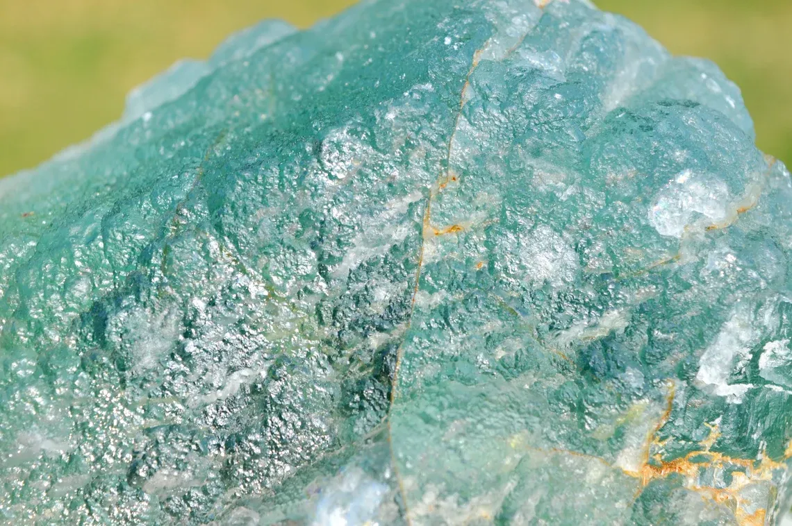 Fluorite 1671 grams - Huanzala Mine, Huallanca, Huallanca District, Bolognesi Province, Áncash, Peru - image 5