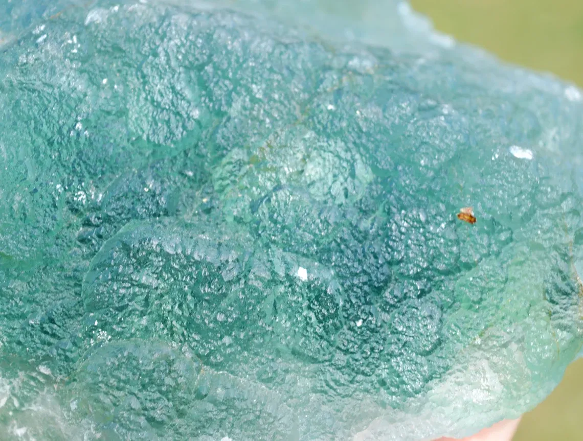 Fluorite 1671 grams - Huanzala Mine, Huallanca, Huallanca District, Bolognesi Province, Áncash, Peru - image 3