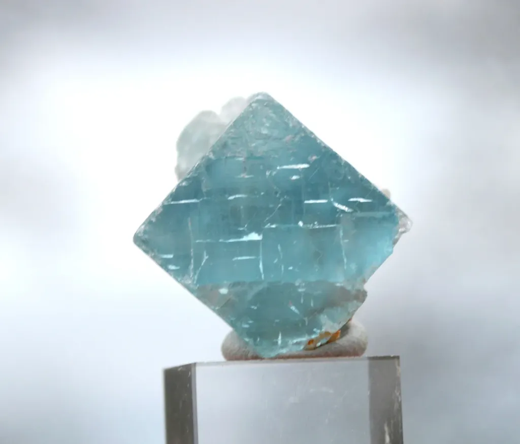 Fluorite 23 grams - Le Beix Mine, Saint-Germain-près-Herment, Riom, Puy-de-Dôme, France image