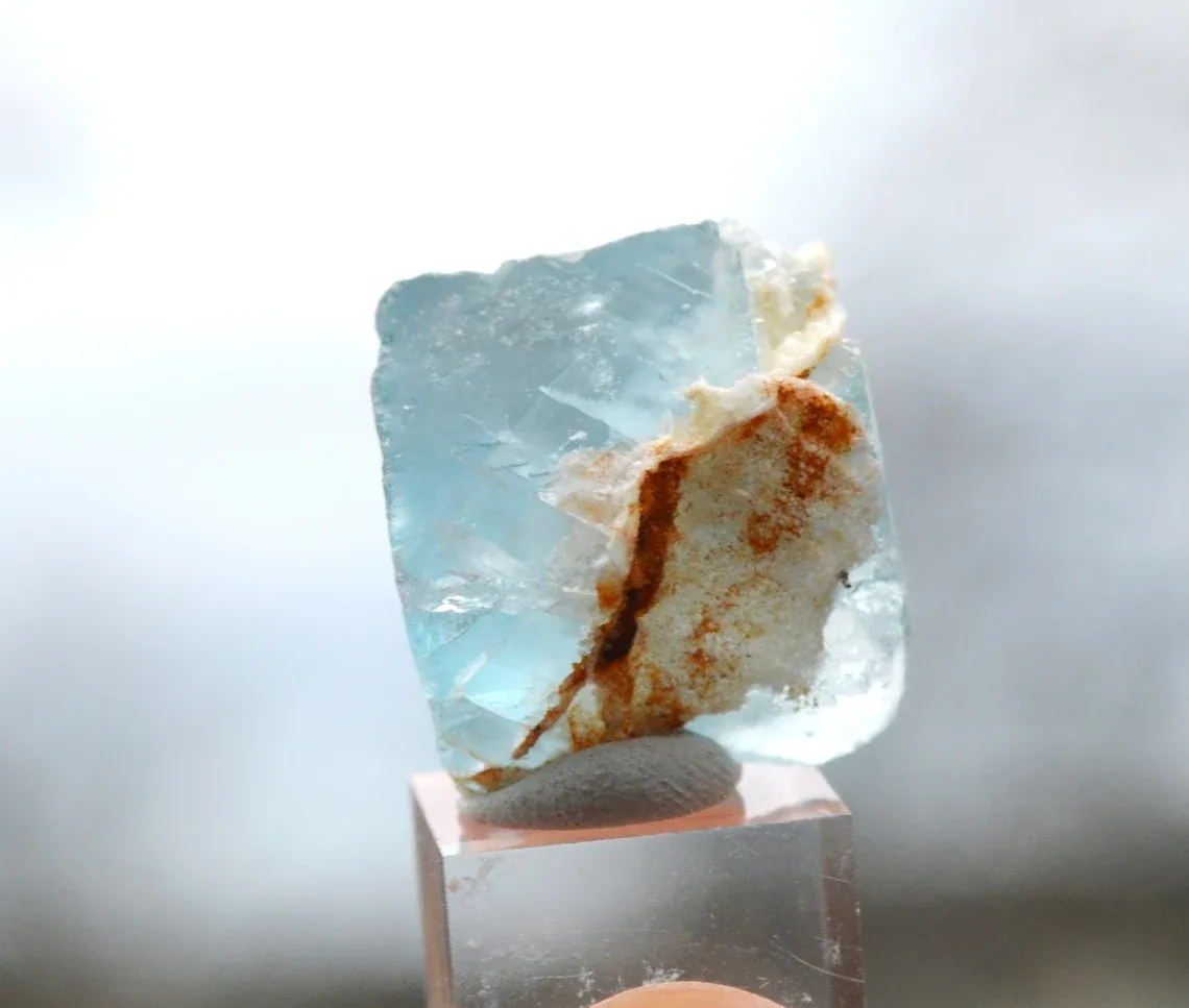 Fluorite 23 grams - Le Beix Mine, Saint-Germain-près-Herment, Riom, Puy-de-Dôme, France - image 4