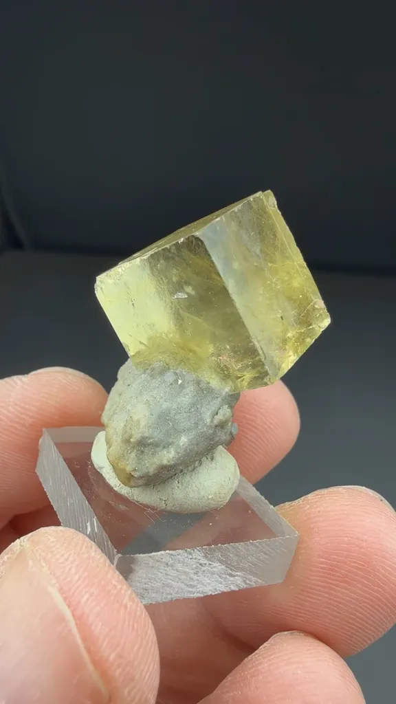 Fluorite - image 2