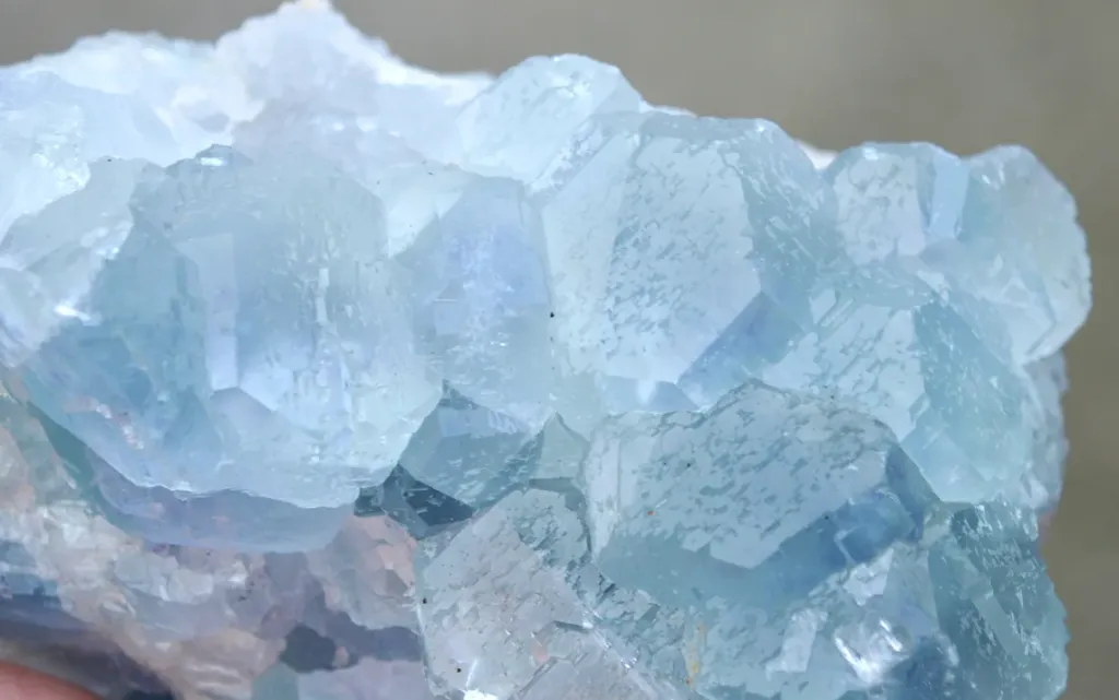 Fluorite 628 grams - Xia Yang Mine, Xia Yang city, Yongchun Co., Quanzhou, Fujian, China - image 2