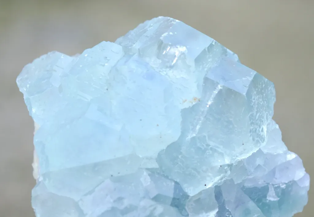 Fluorite 628 grams - Xia Yang Mine, Xia Yang city, Yongchun Co., Quanzhou, Fujian, China - image 3