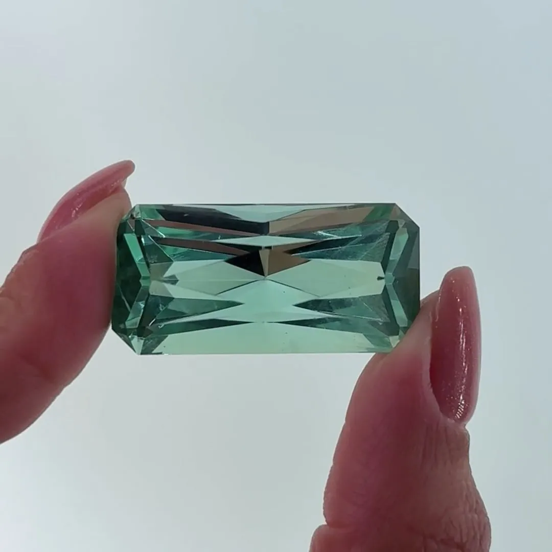 Fluorite (98.5 ct, important USA gemstone) - image 1