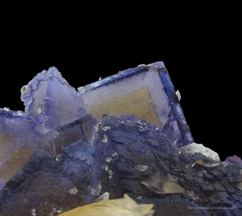 Fluorite and Calcite With Baryte, on Sphalerite - image 4
