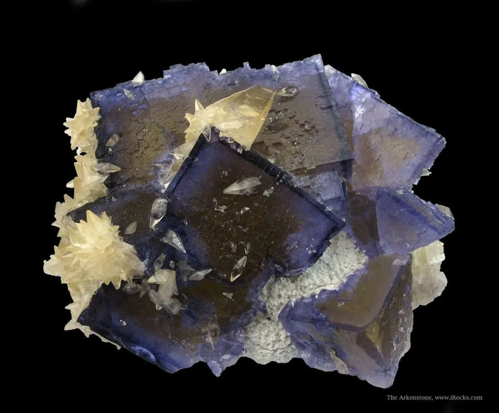 Fluorite and Calcite With Baryte, on Sphalerite image