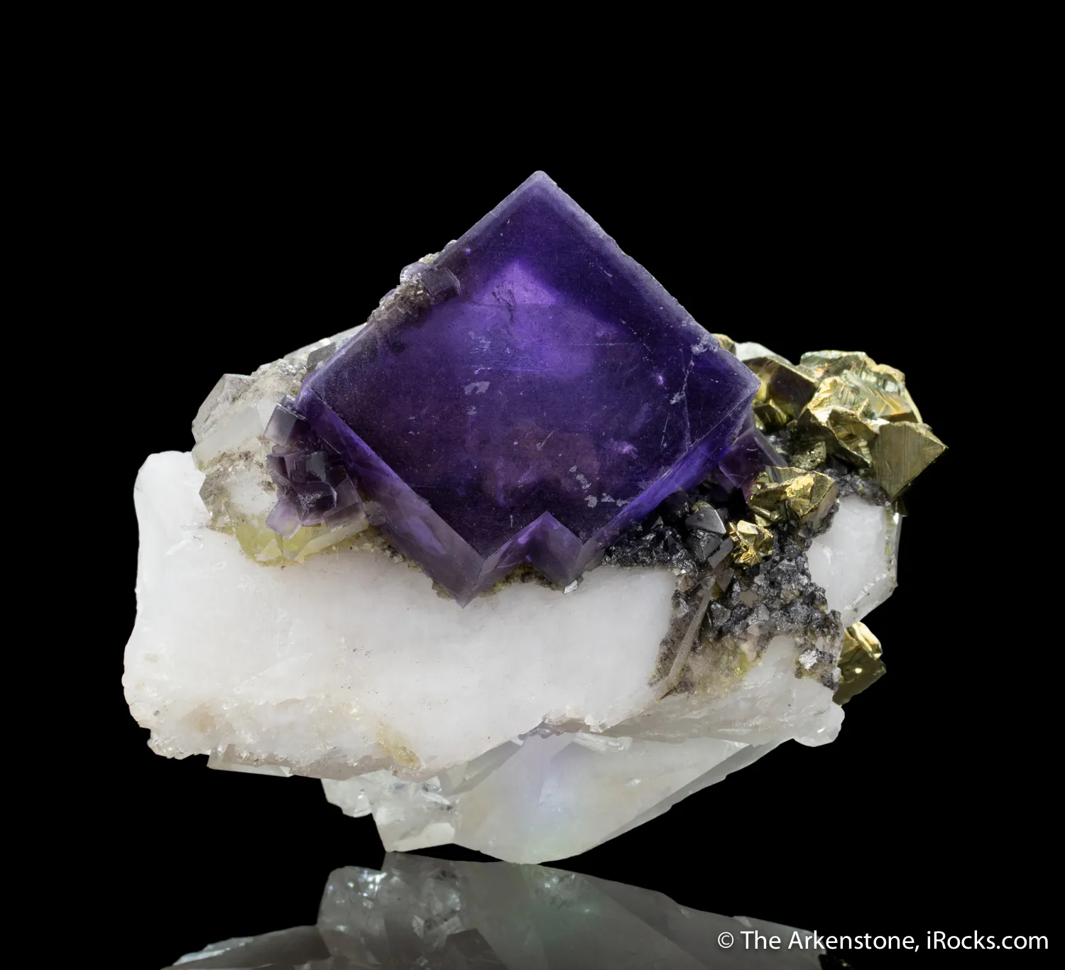 Fluorite and Chalcopyrite on Quartz - image 3