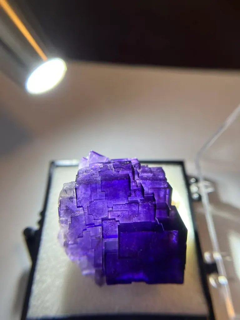 Fluorite and dolomite coexist - image 2
